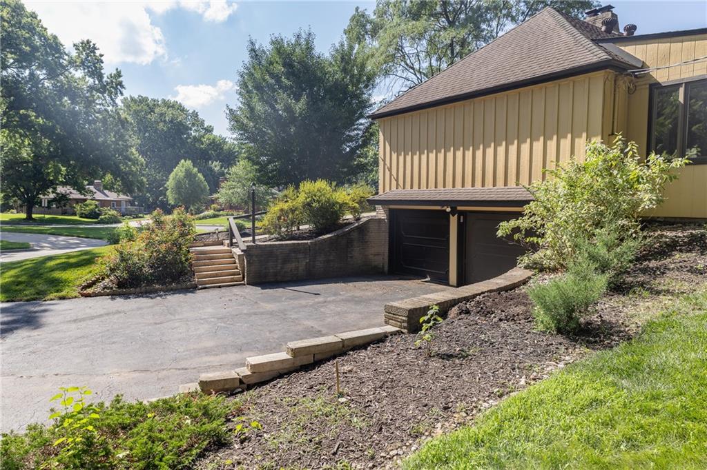 4934 Howe Drive Property Photo 7