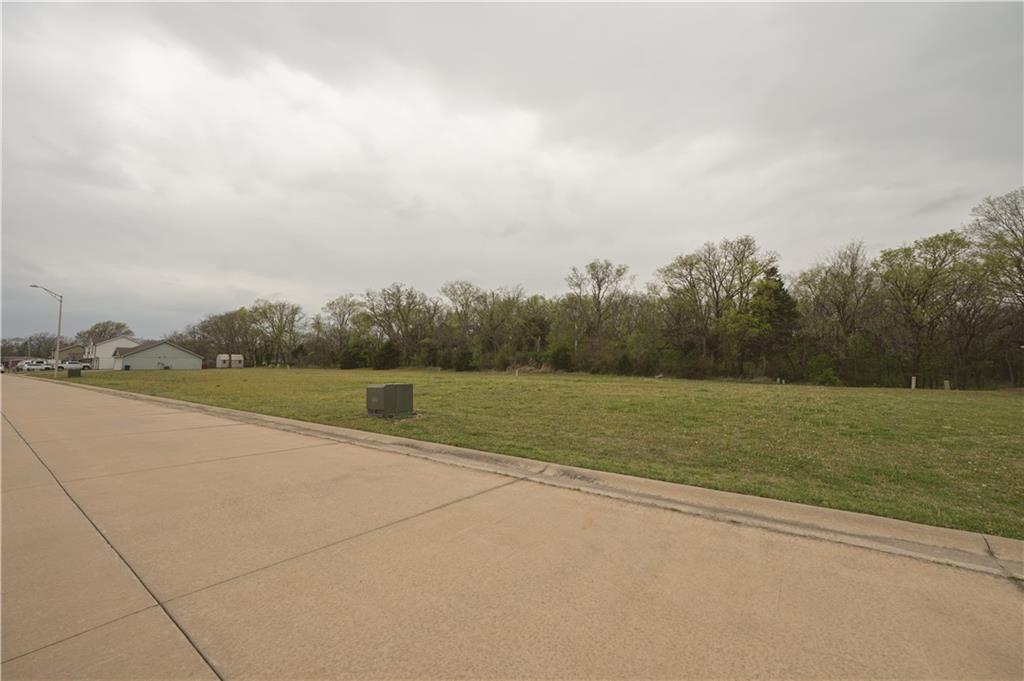 202 E John Street Property Photo 4