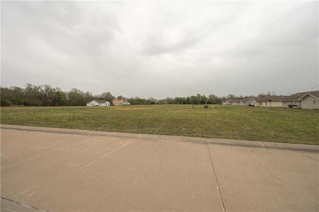 202 E John Street Property Photo 8