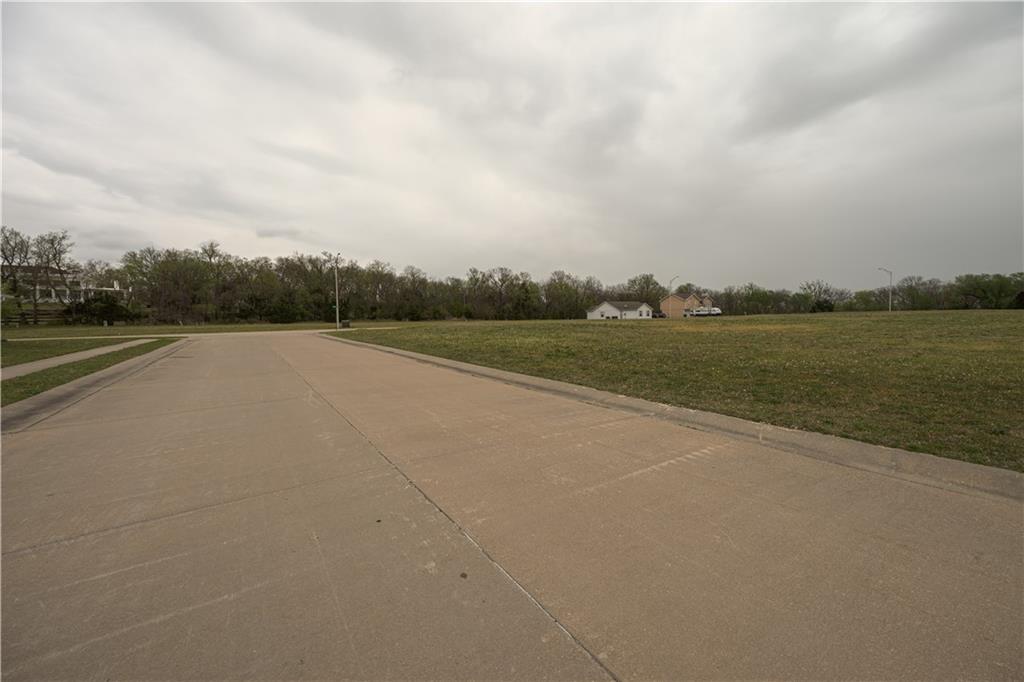 202 E John Street Property Photo 9