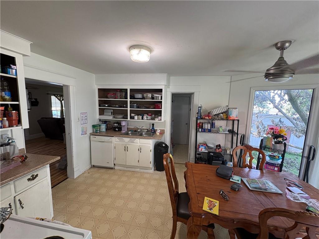 304 S Rogers Road Property Photo 4