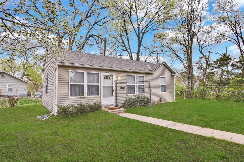 1610 S Northern Boulevard Property Photo 4