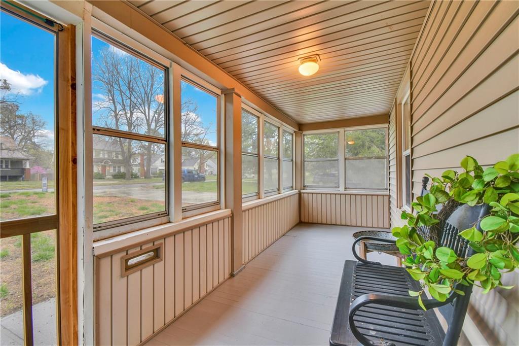 1610 S Northern Boulevard Property Photo 7