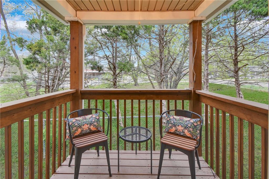 1610 S Northern Boulevard Property Photo 9
