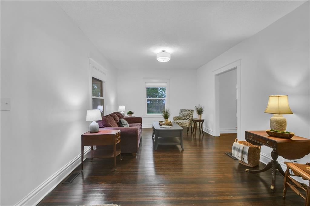 1610 S Northern Boulevard Property Photo 11