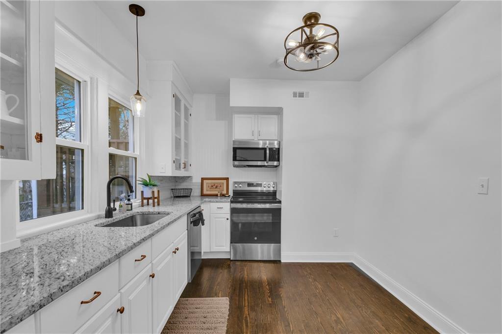 1610 S Northern Boulevard Property Photo 18