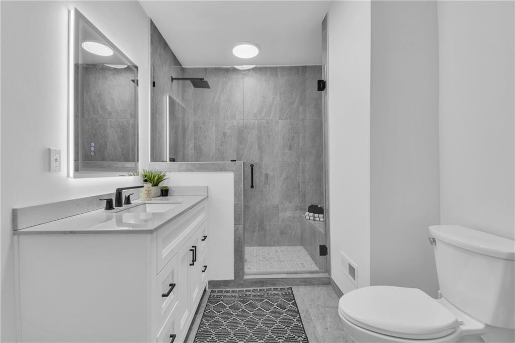 1610 S Northern Boulevard Property Photo 21