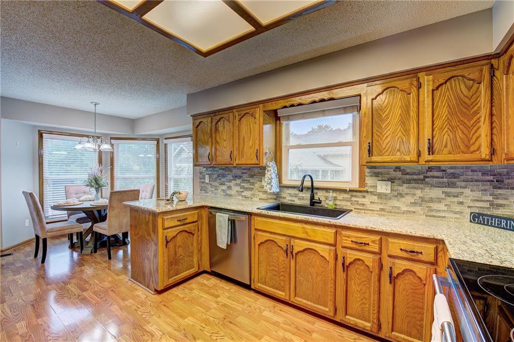 1231 Ne Deerbrook Circle Property Photo 6
