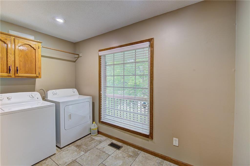 1231 Ne Deerbrook Circle Property Photo 10