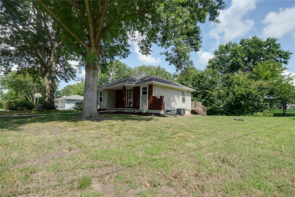 501 W Mcdowell Avenue Property Photo 3