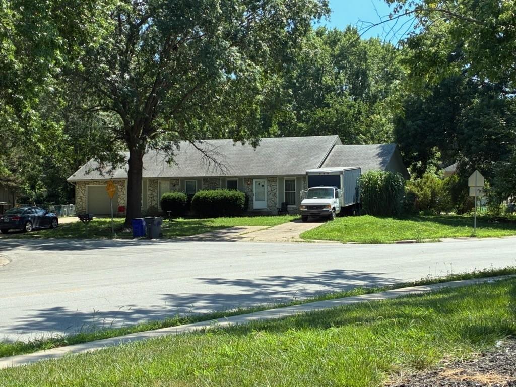 1501 E Haven Lane Property Photo 1