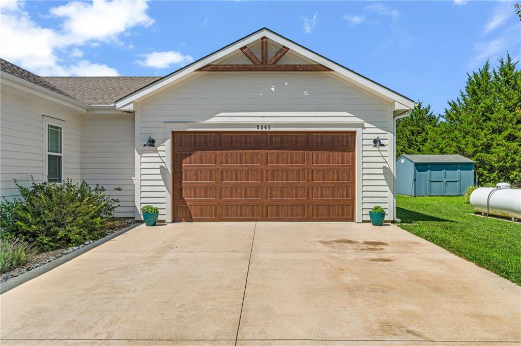 5365 Choctaw Lane Property Photo 6