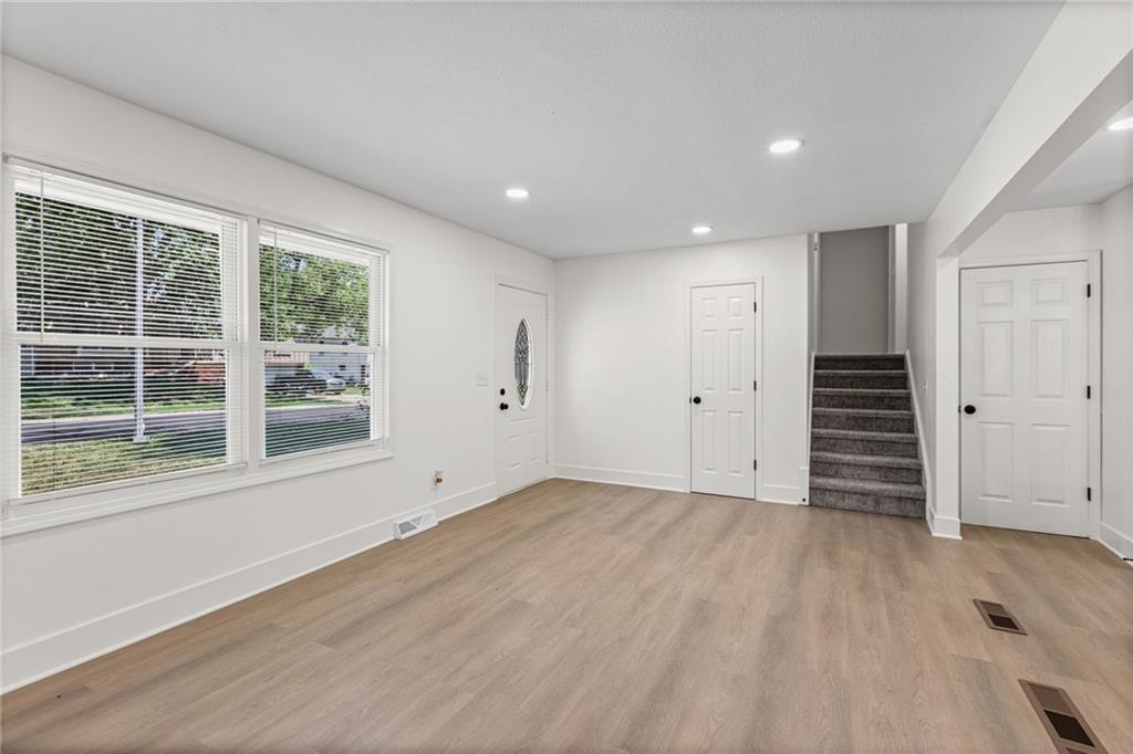 11810 Smalley Avenue Property Photo 4