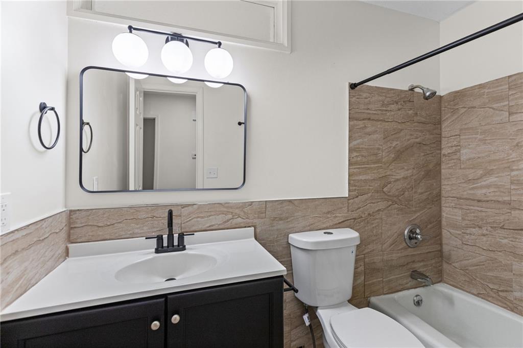 11810 Smalley Avenue Property Photo 17