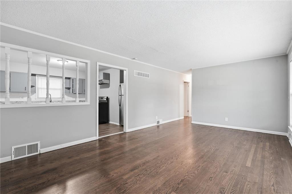 6537 Sears Drive Property Photo 4
