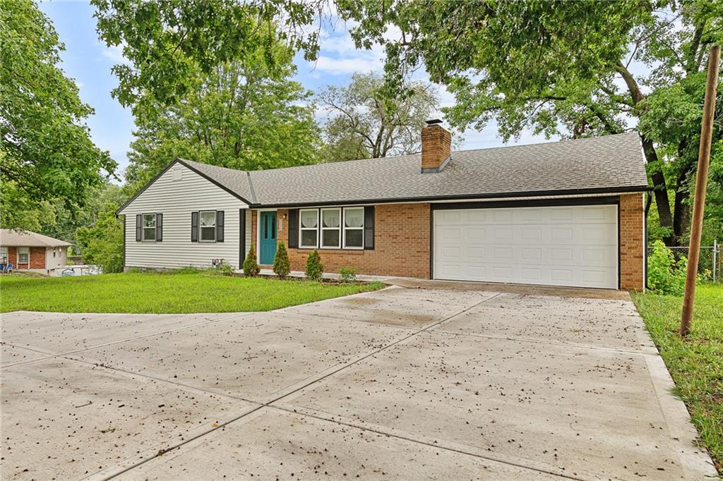 7332 Parallel Parkway Property Photo 2