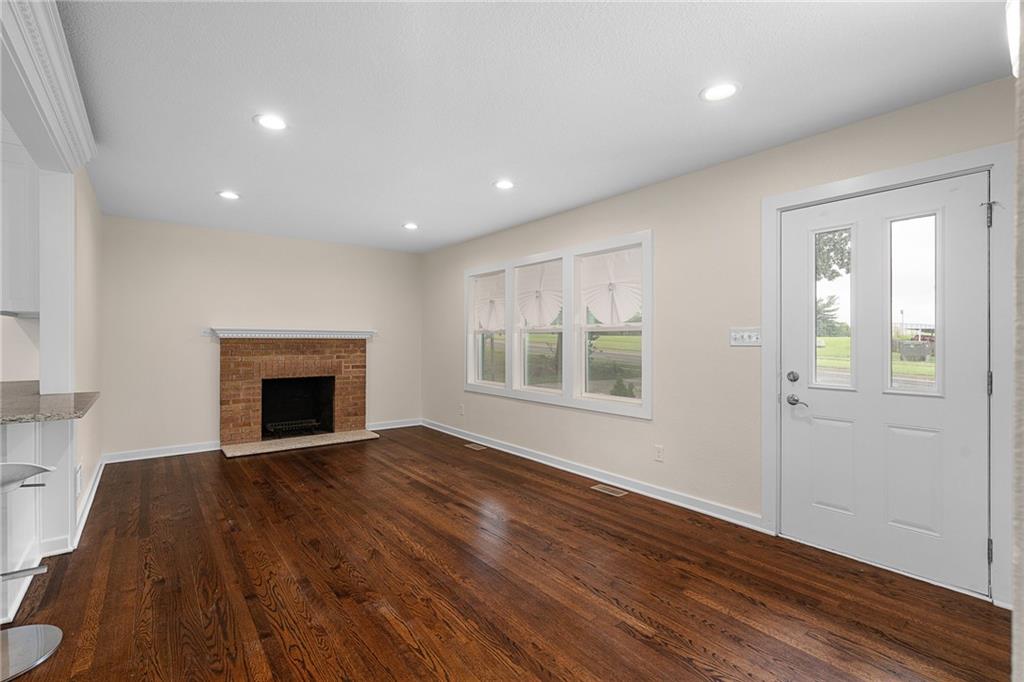 7332 Parallel Parkway Property Photo 8
