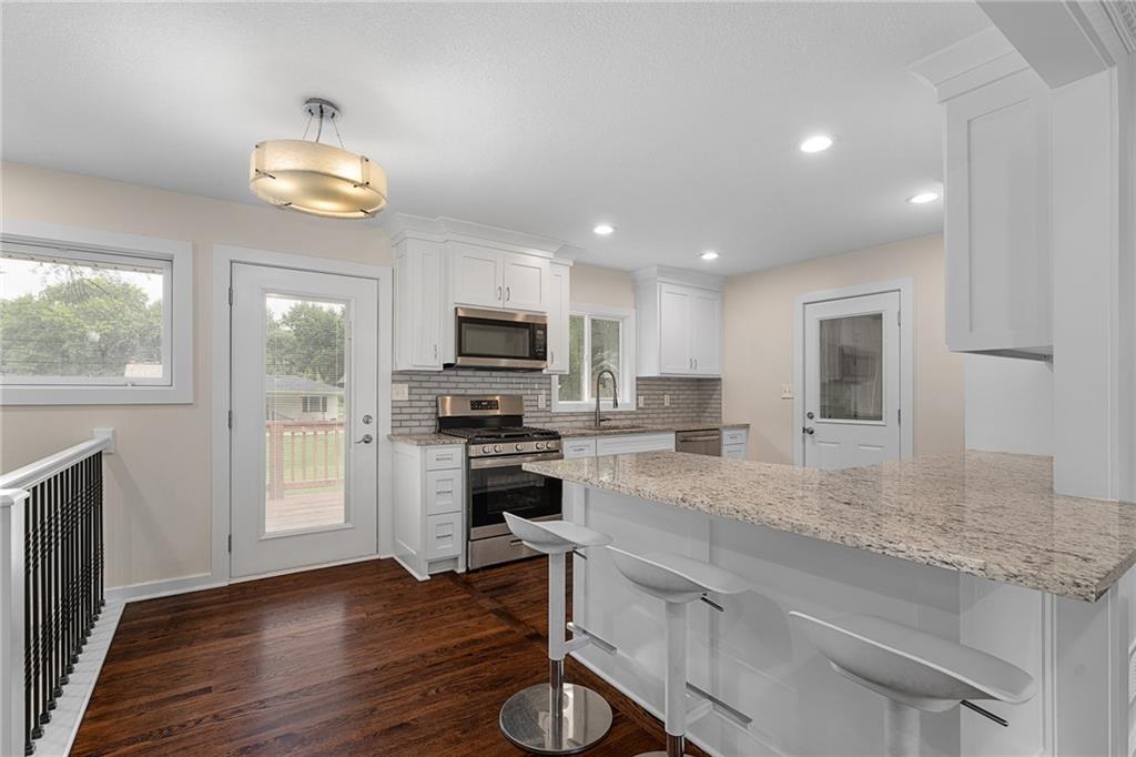 7332 Parallel Parkway Property Photo 9