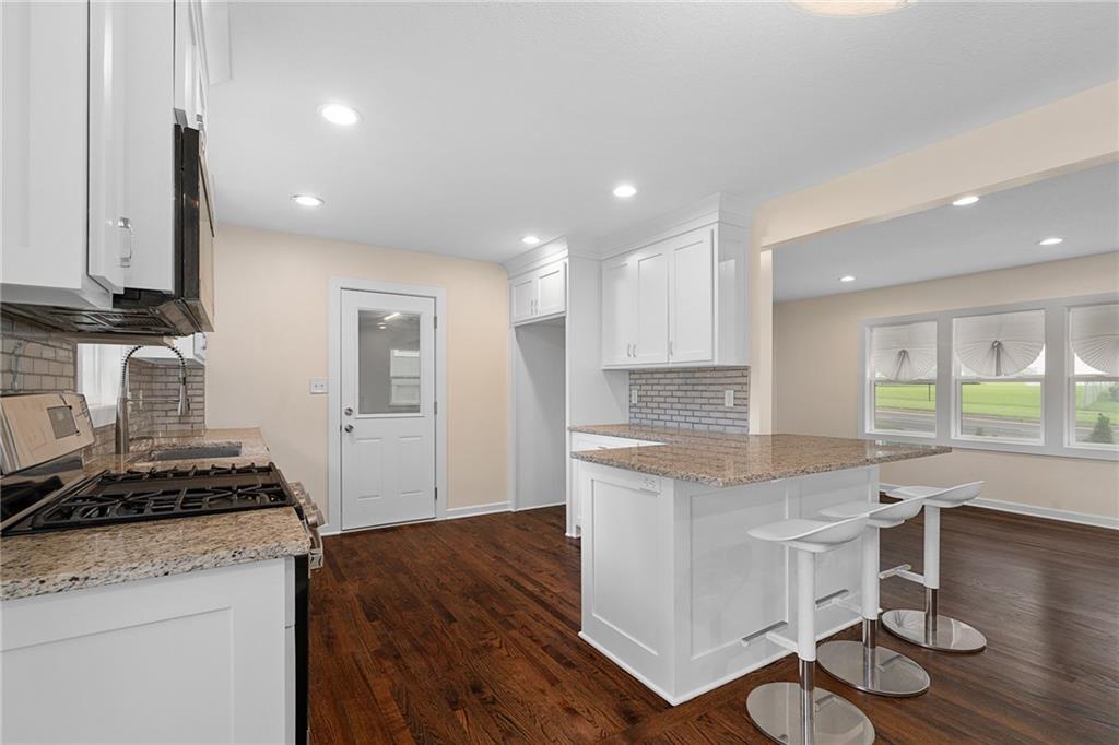 7332 Parallel Parkway Property Photo 10