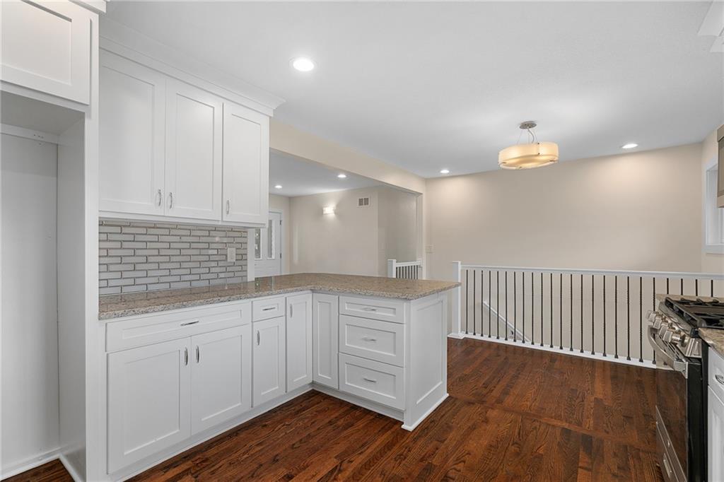 7332 Parallel Parkway Property Photo 11