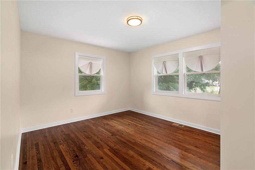 7332 Parallel Parkway Property Photo 15