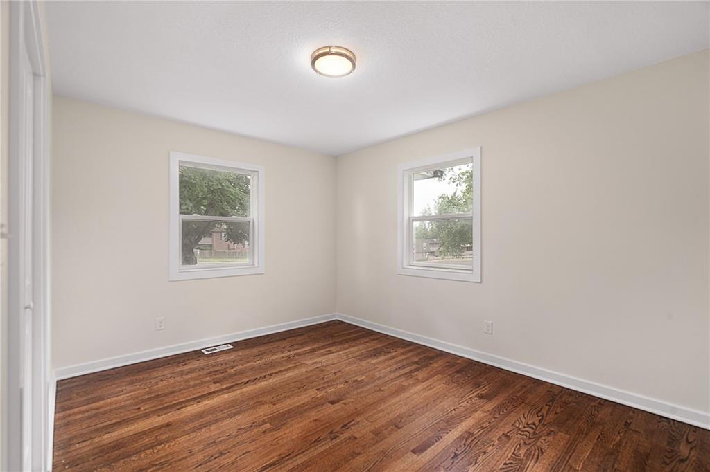 7332 Parallel Parkway Property Photo 19