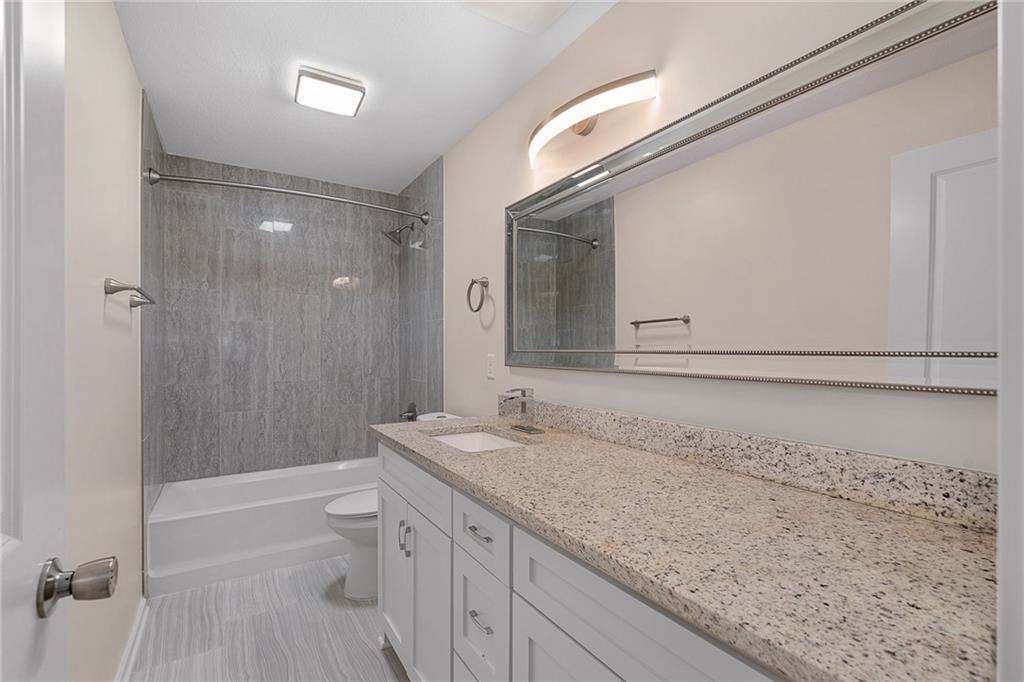 7332 Parallel Parkway Property Photo 21