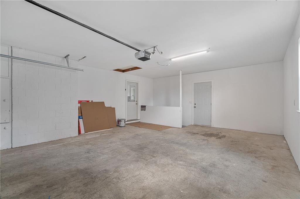 7332 Parallel Parkway Property Photo 32