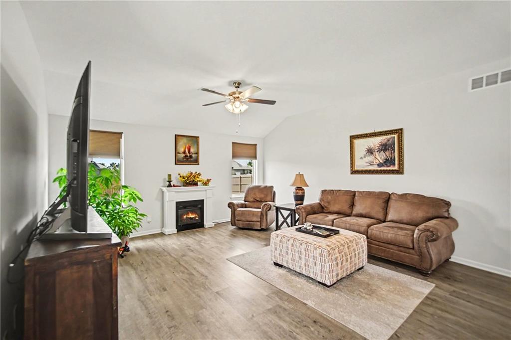 500 Se Laurel Drive Property Photo 4
