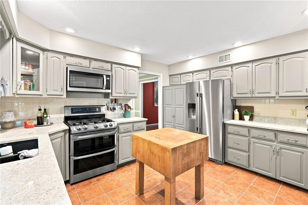 8209 Acuff Lane Property Photo 4