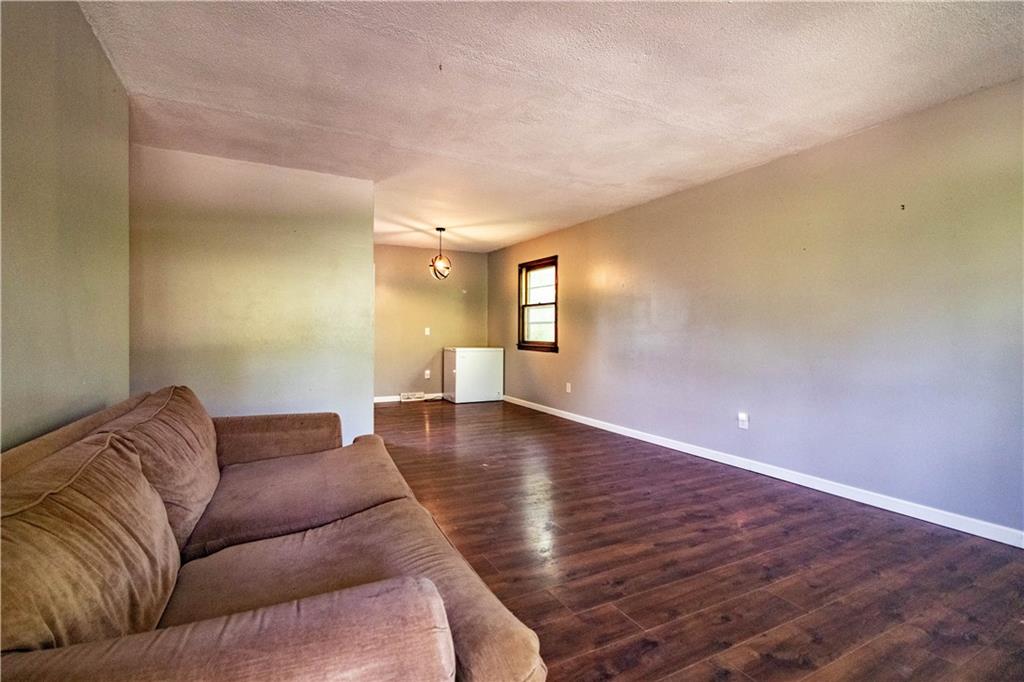 101 W 8th Street Property Photo 5