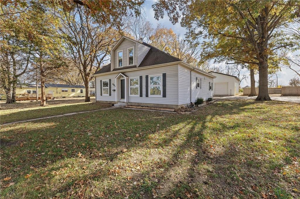 804 E 10th Street Property Photo 4
