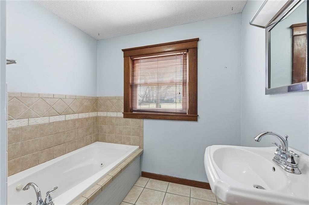 804 E 10th Street Property Photo 28