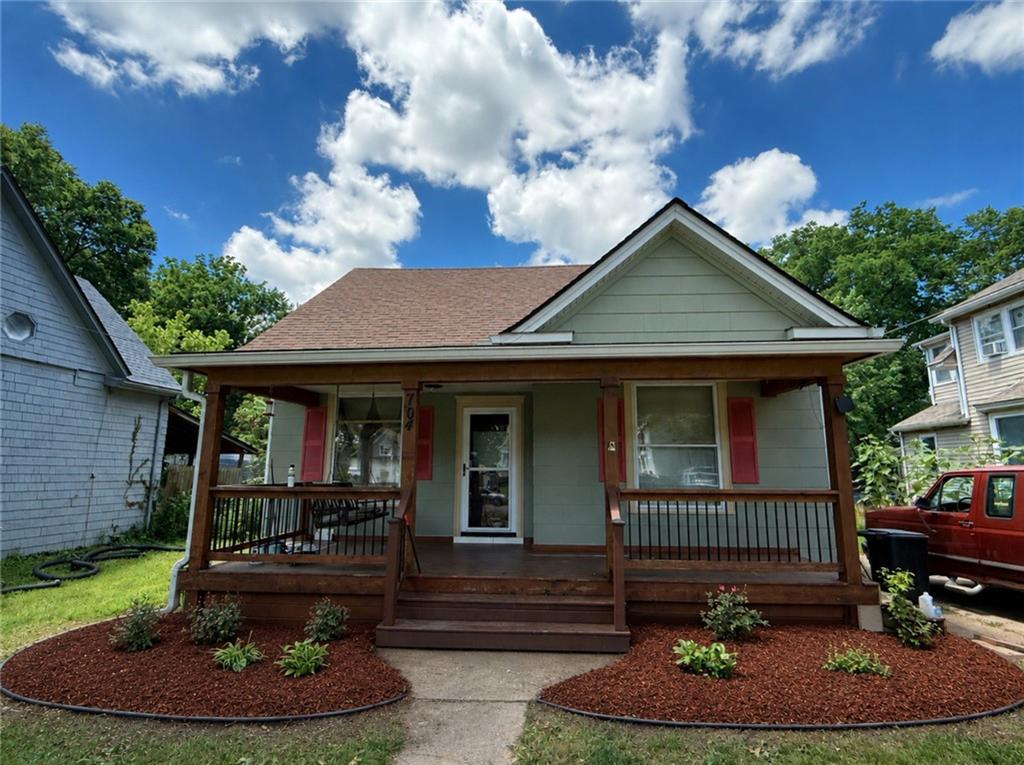 704 S Fuller Avenue Property Photo 1