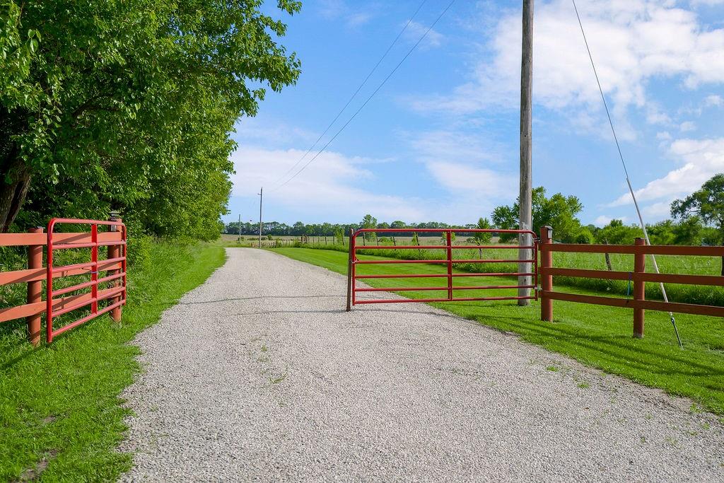 1949 900 Road Property Photo 1