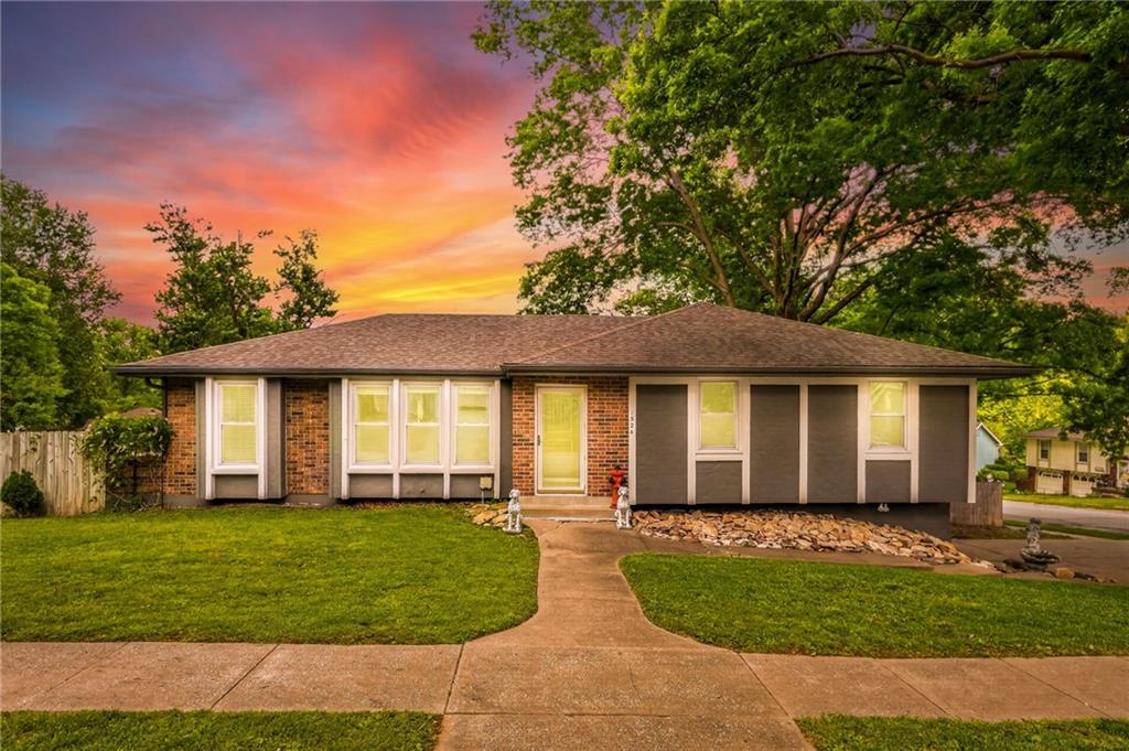 1524 Oxford Court Property Photo 1