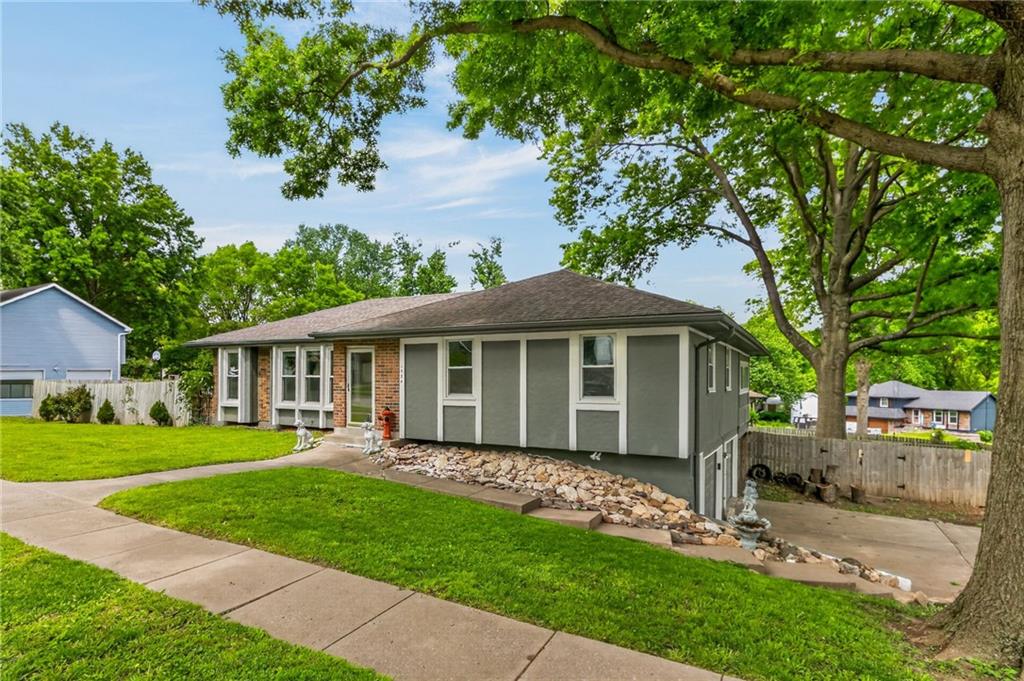 1524 Oxford Court Property Photo 2
