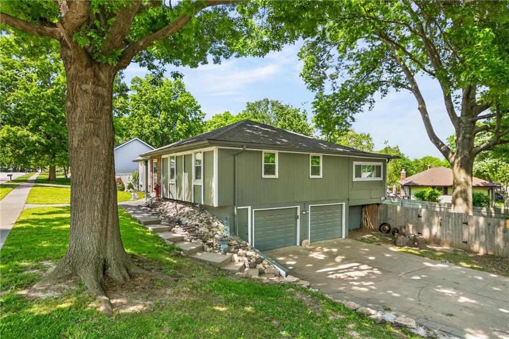 1524 Oxford Court Property Photo 3