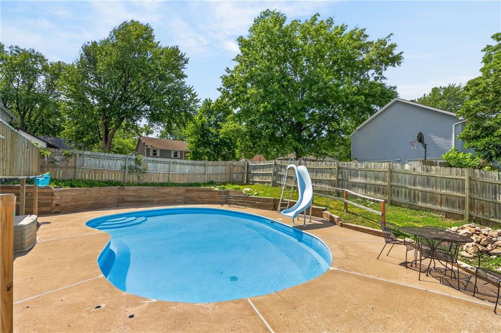 1524 Oxford Court Property Photo 7