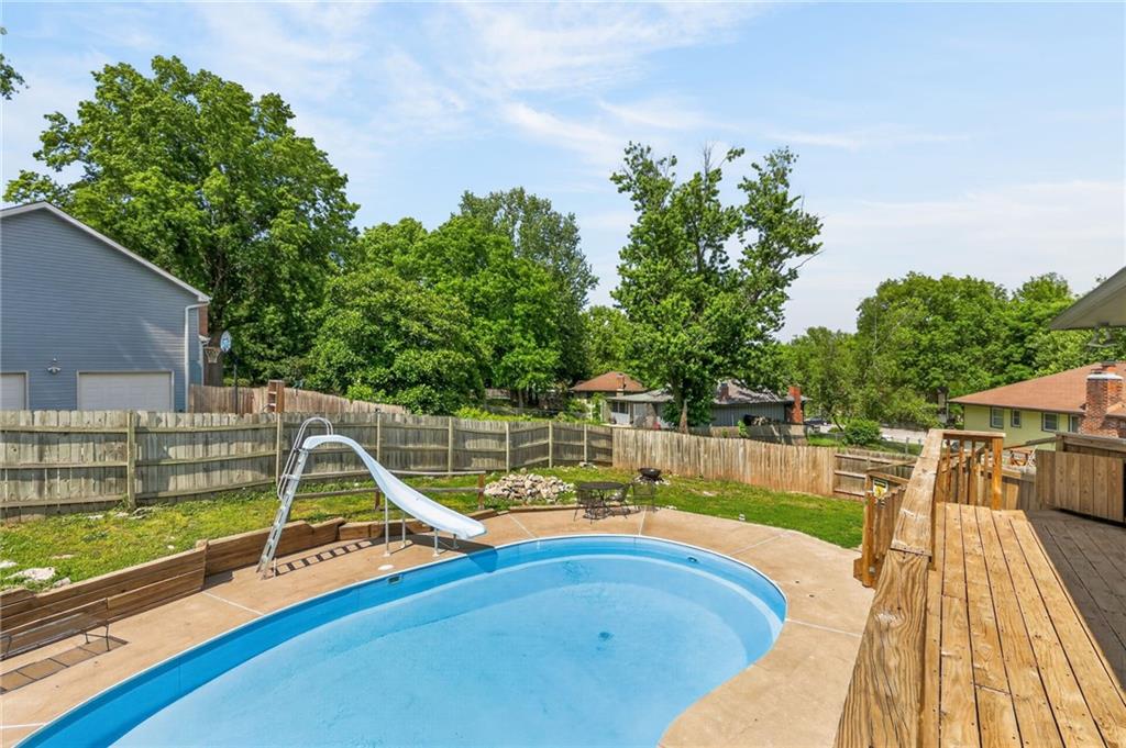 1524 Oxford Court Property Photo 8