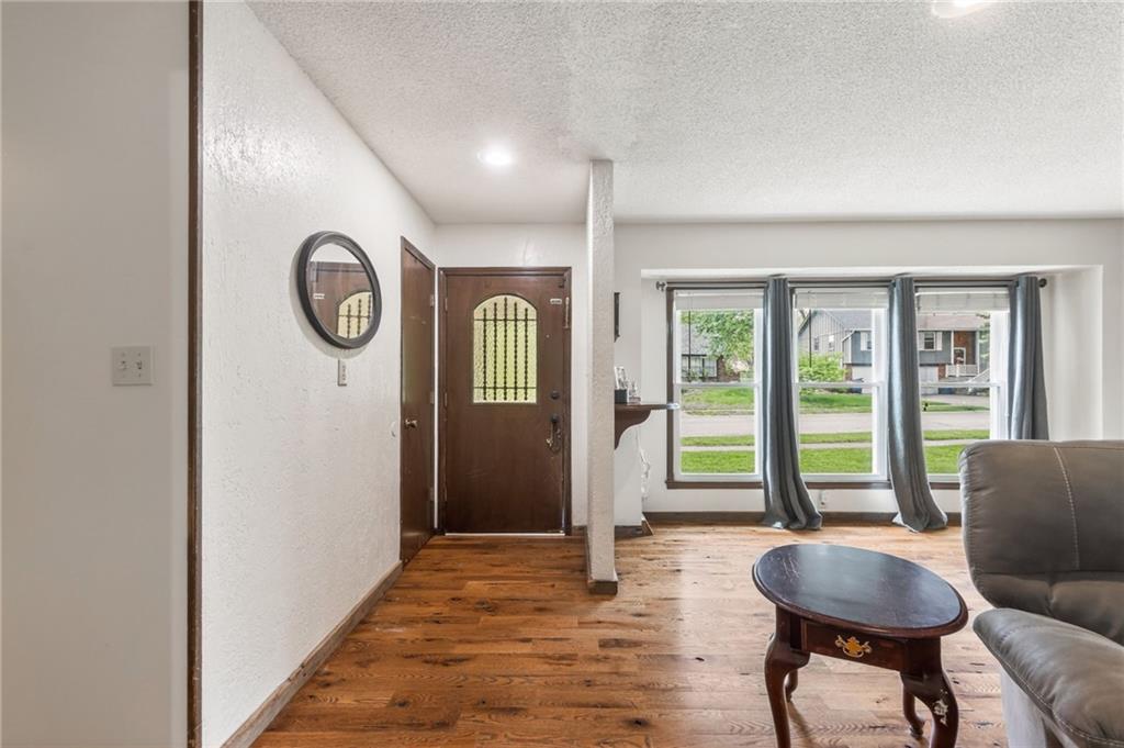 1524 Oxford Court Property Photo 11