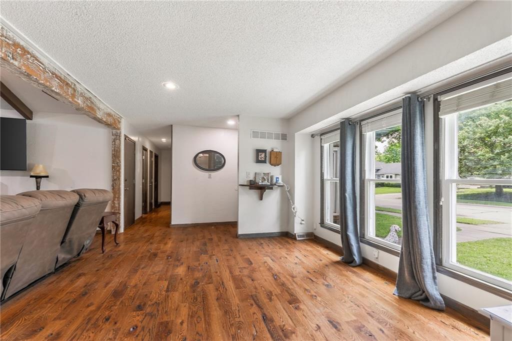 1524 Oxford Court Property Photo 13