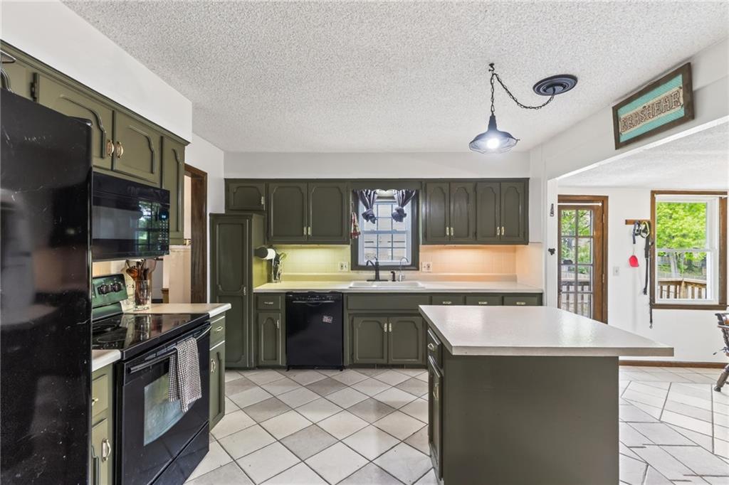 1524 Oxford Court Property Photo 17