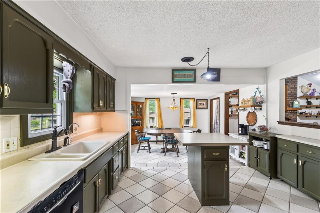 1524 Oxford Court Property Photo 19
