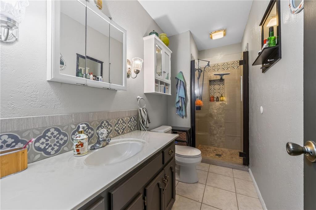 1524 Oxford Court Property Photo 28