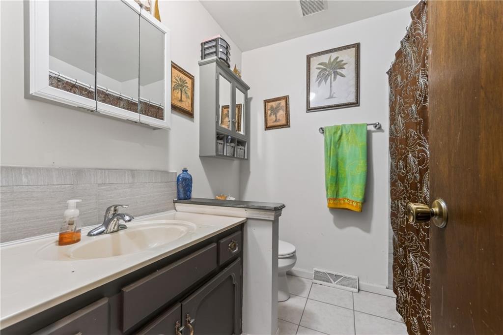 1524 Oxford Court Property Photo 33