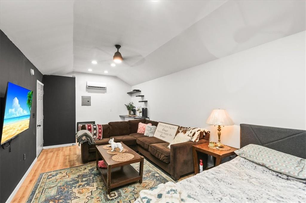 1804 N Rogers Street Property Photo 7