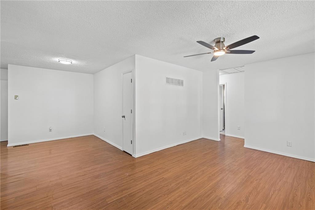 8033 Ne San Rafael Drive Property Photo 4