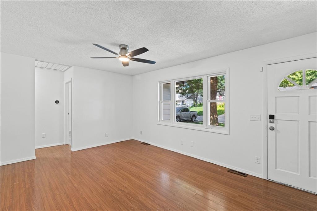 8033 Ne San Rafael Drive Property Photo 5