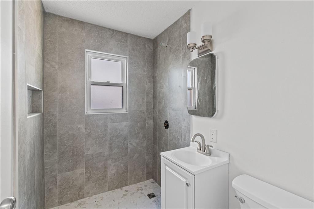 8033 Ne San Rafael Drive Property Photo 14